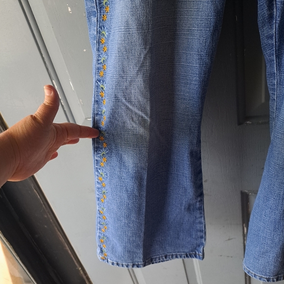 Vintage Y2K Embroidered Bootleg Crop Apollo Jeans sz 15/16 - Picture 3 of 13